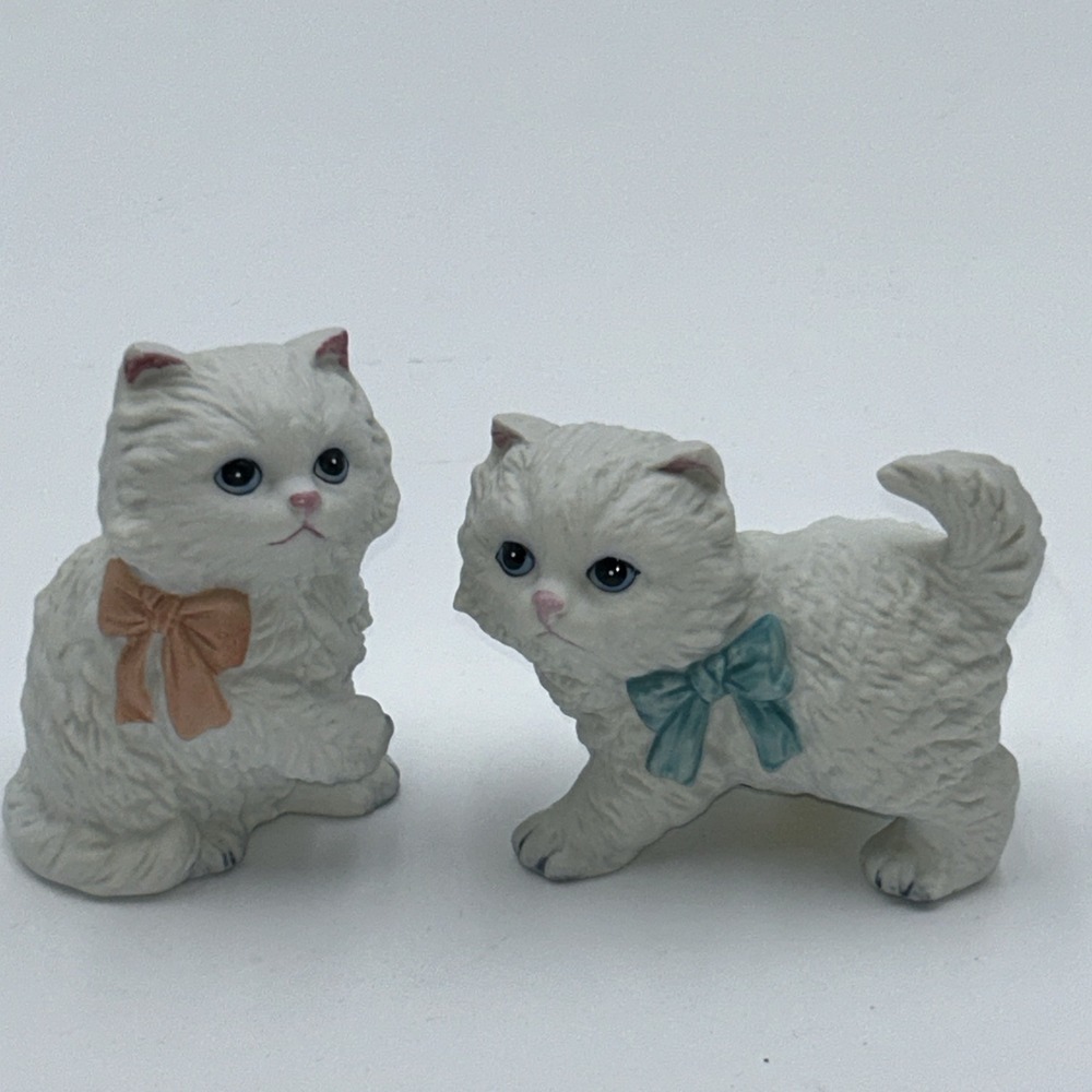 Vintage HOMCO Kittens #1428 Set Of 2 White Cats Bows Cat Kitten
